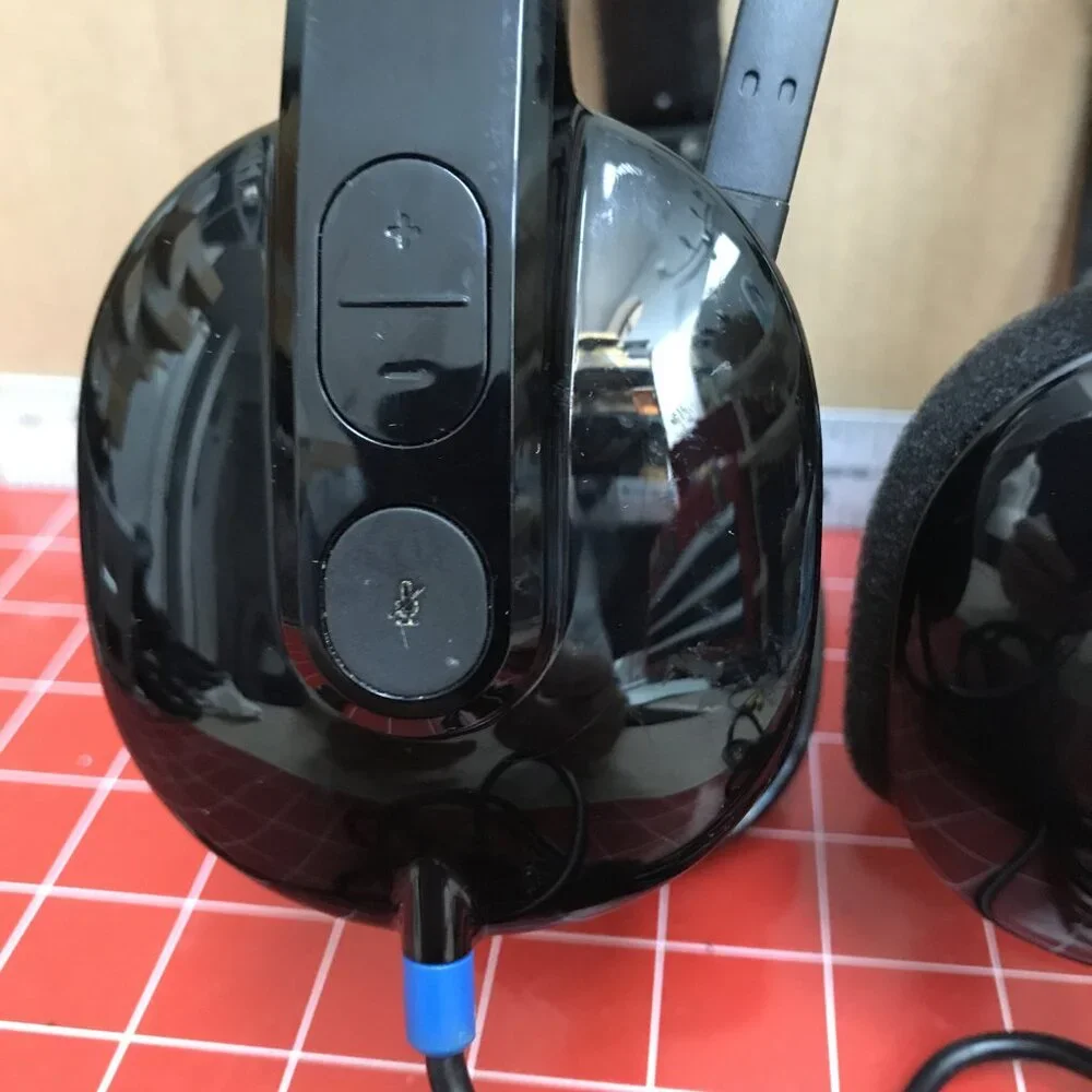 2 Logitech H540 USB Headsets